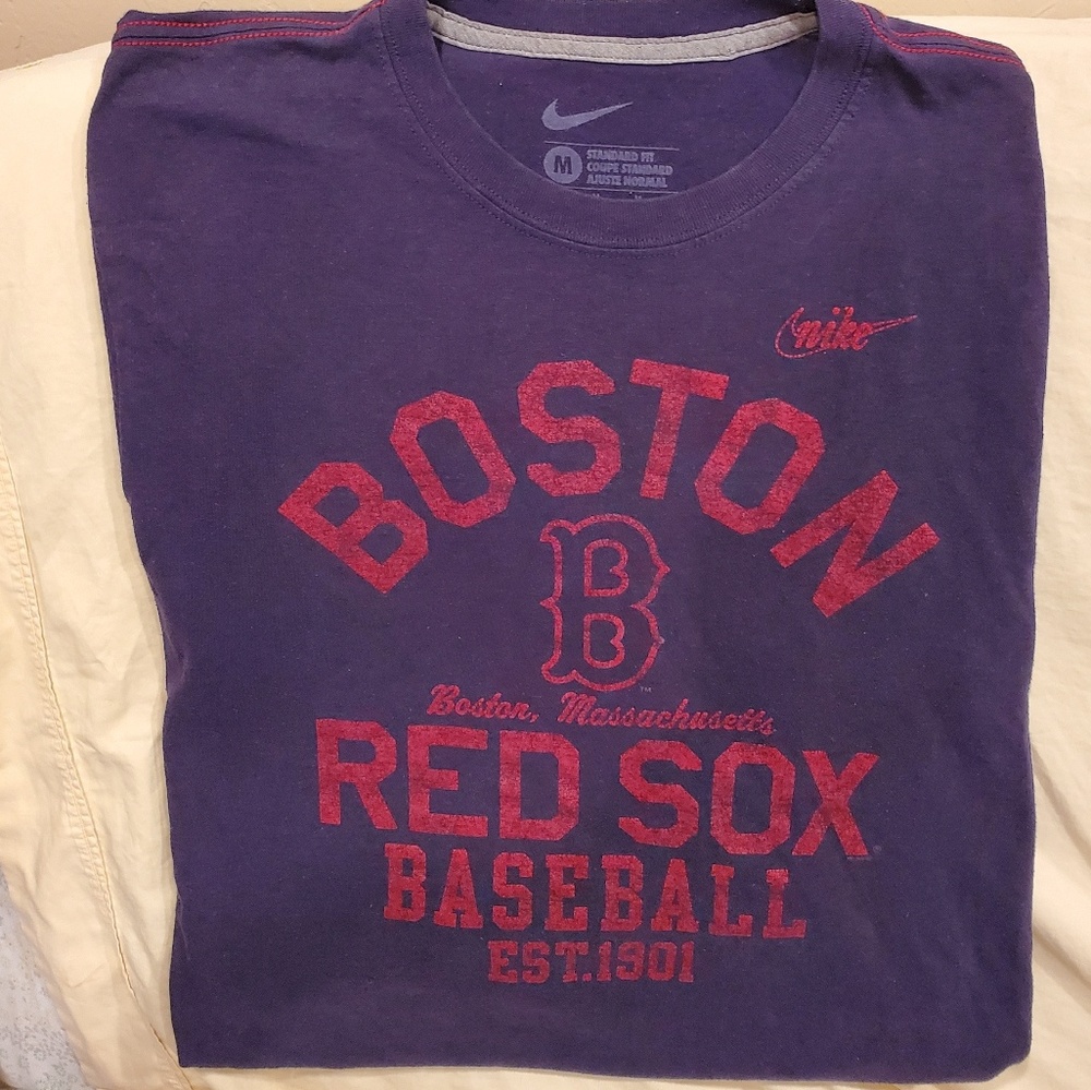 Nike Men's Navy and red Boston Red Sox Baseball T